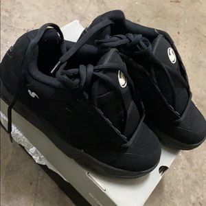 DVS black Stats size 7 men's